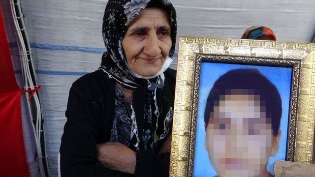 Evlat nöbetindeki anneye "Anneler Günü"nde mutlu haber