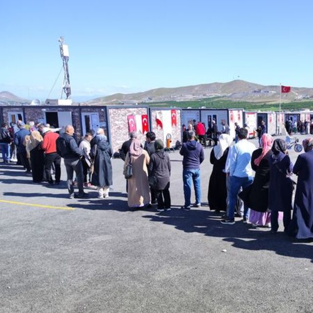 İlk oylar sandıkta! Deprem bölgesinde oy sırası