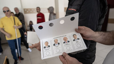 Görme engelliler oylarını özel şablonla kullandı