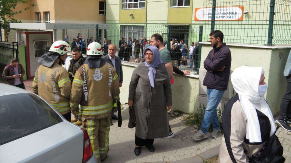 Oy verme sırasında okuldan dumanlar yükseldi!