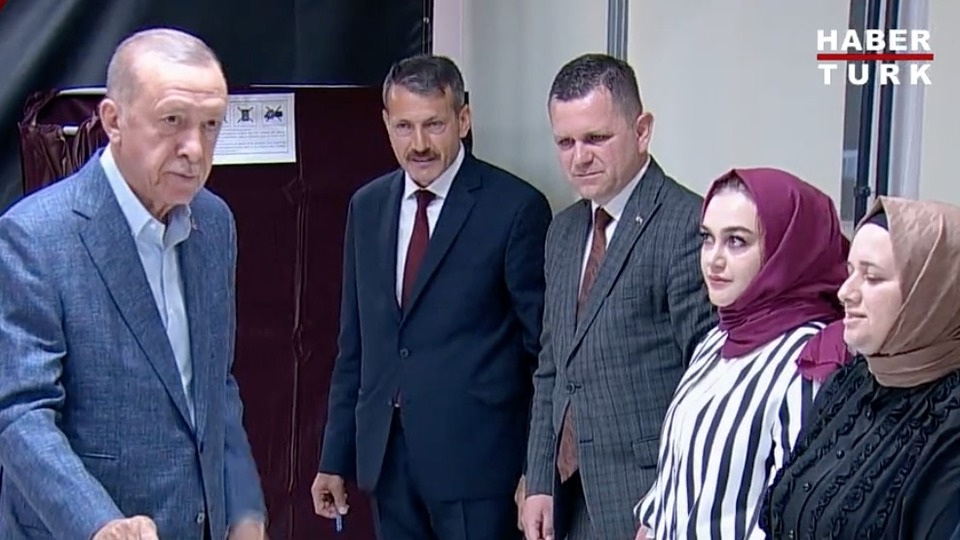 Cumhurbaşkanı adayları ve siyasiler de oyunu kullandı