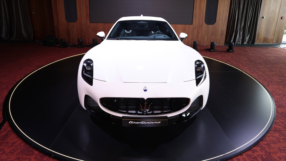 İlk elektrikli Maserati satışa sunuldu