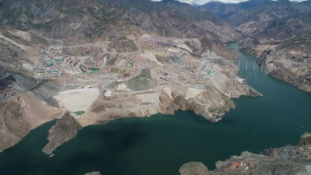 Yusufeli'nde su yüksekliği 134 metreyi aştı