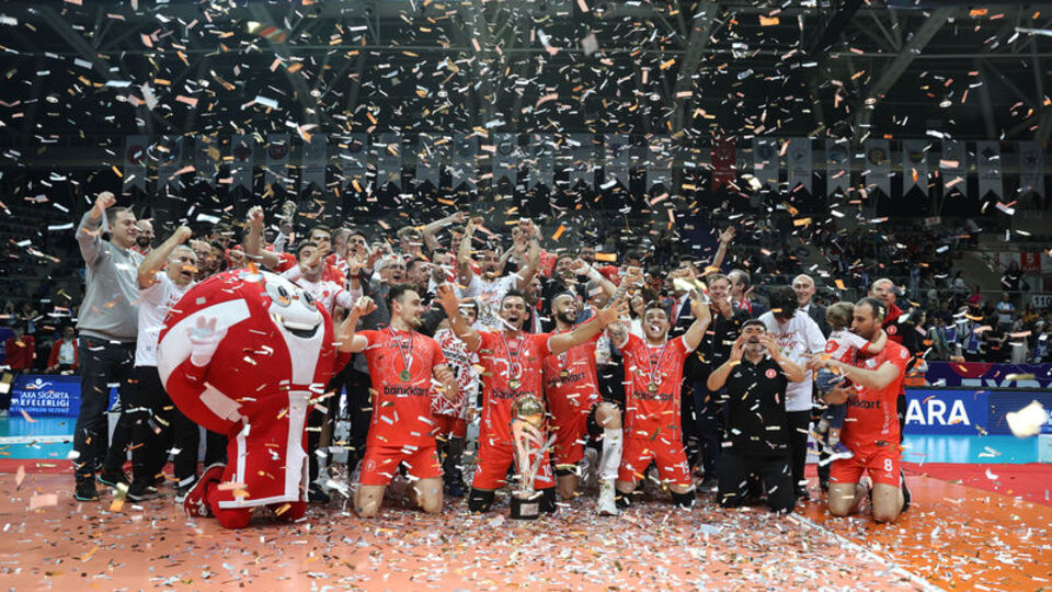 Üst üste üçüncü kez şampiyon!