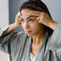 Genç bir yüz için en etkili 7 yüz yogası hareketi