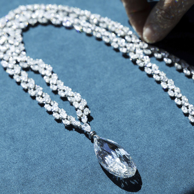 Dünyanın en pahalı özel mücevher koleksiyonu satıldı!