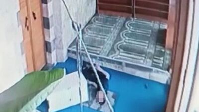 Yardım kasasının altında kaldı!