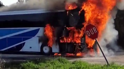 Seyir halinde yangın çıktı! Otobüs küle döndü