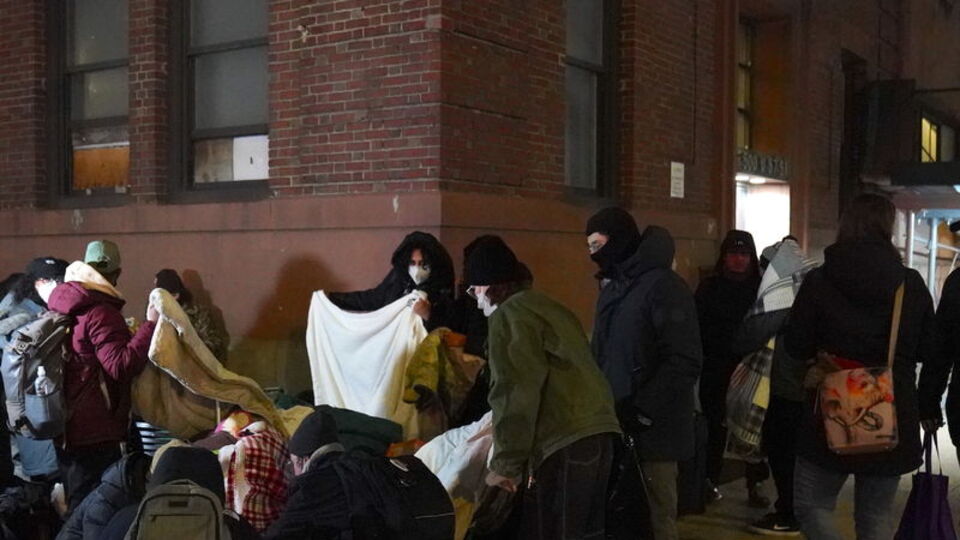 New York'ta sığınmacılar spor salonlarına yerleştirecek