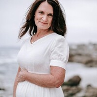 56 yaşındaki anneanne torununu doğurdu