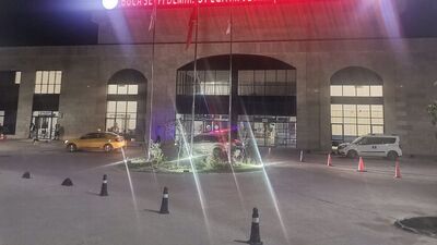 İzmir'de bıçaklı kavga: 17 yaşındaki genç öldü