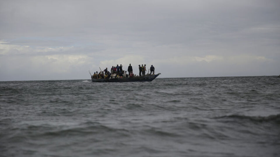Çin balıkçı gemisi alabora oldu: Çok sayıda kişi kayıp