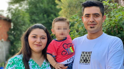 Eşine tahra ile saldırdı! Bebeğiyle otomobilden atladı!