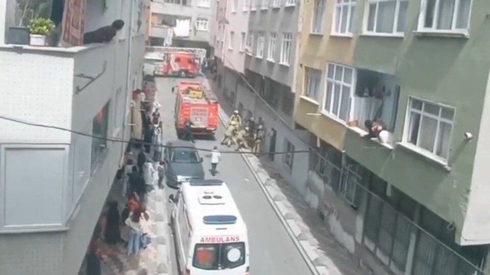 Evde yalnız bırakılan iki çocuk yangında ağır yaralandı!