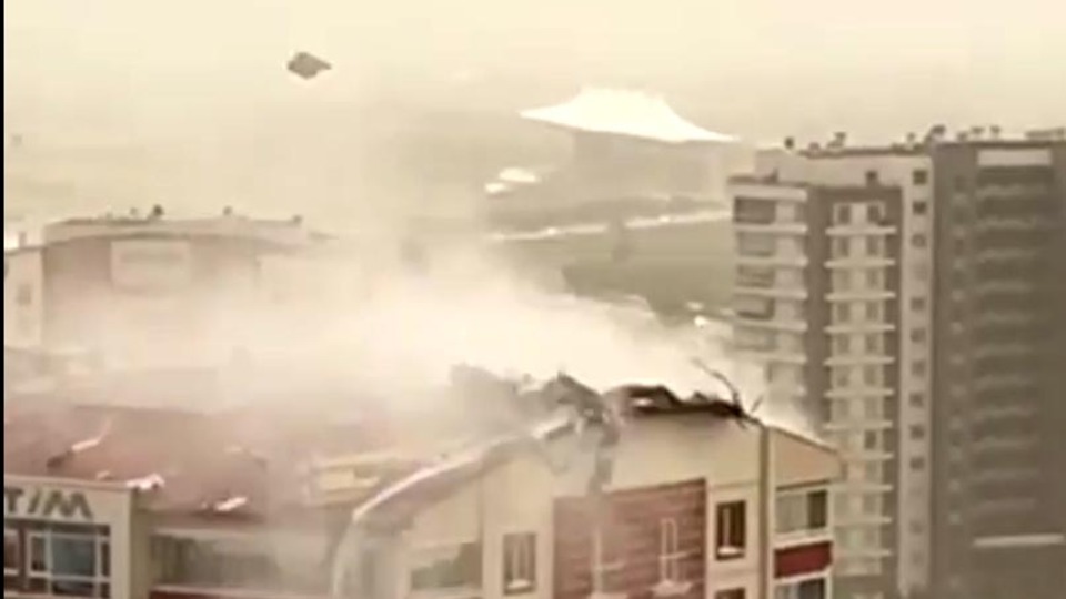 Başkent'te şiddetli fırtına etkili oldu!