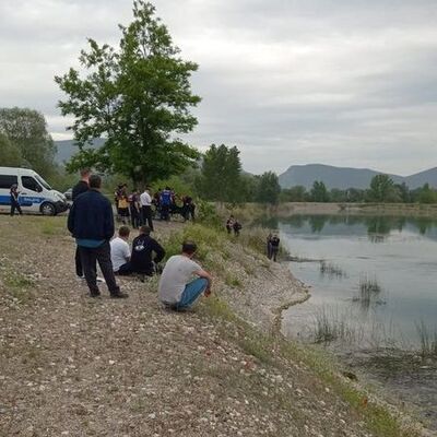 Ölenler ve yaralılar var! Otomobil göle uçtu!