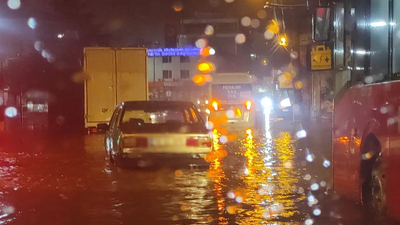 Balıkesir'de sağanak hayatı olumsuz etkiledi