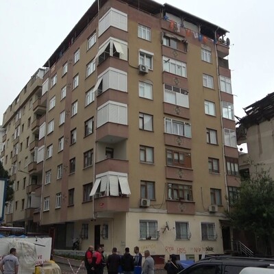 Taşıyıcı kolonları çatlayan iki bina tahliye edildi!