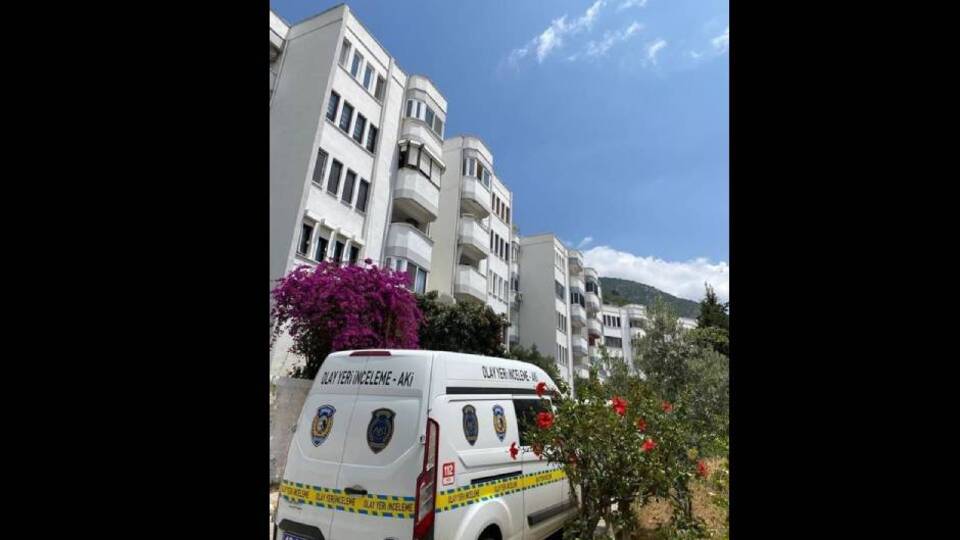 Muğla'da 4. kattan düşen kadın öldü