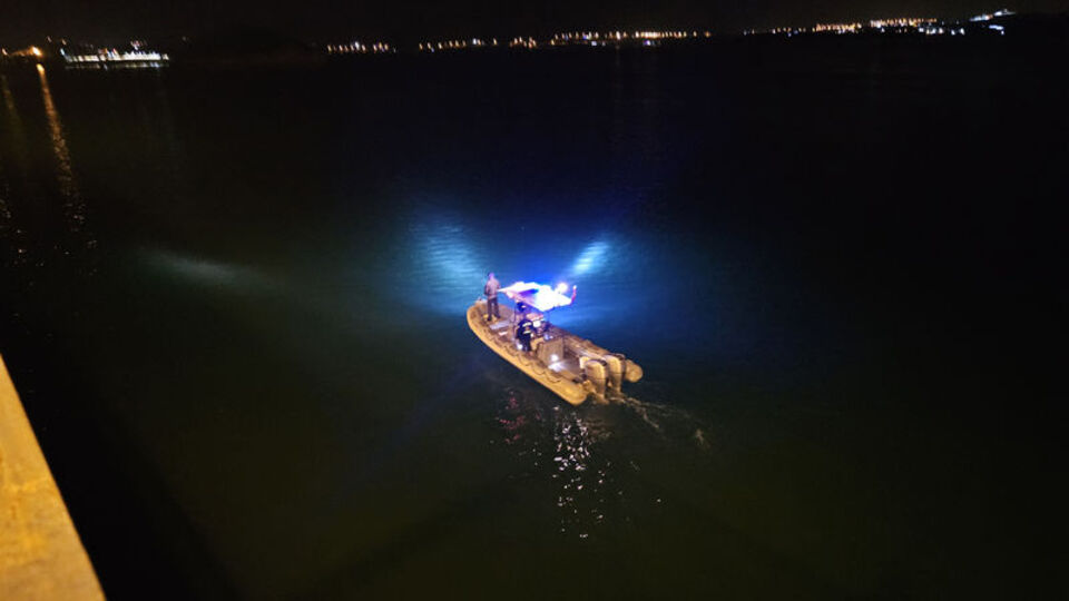 Adana'da köprüden baraj gölüne düşen kişi kayboldu