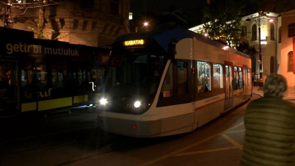 Tramvay raydan çıktı, seferler aksadı