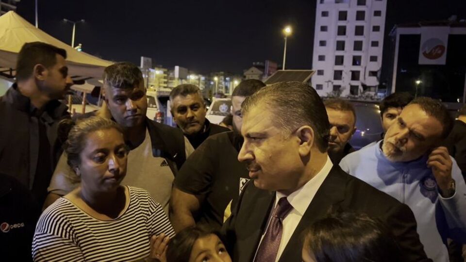 Bakan Koca'dan İskenderun'daki çadır kente gece ziyareti
