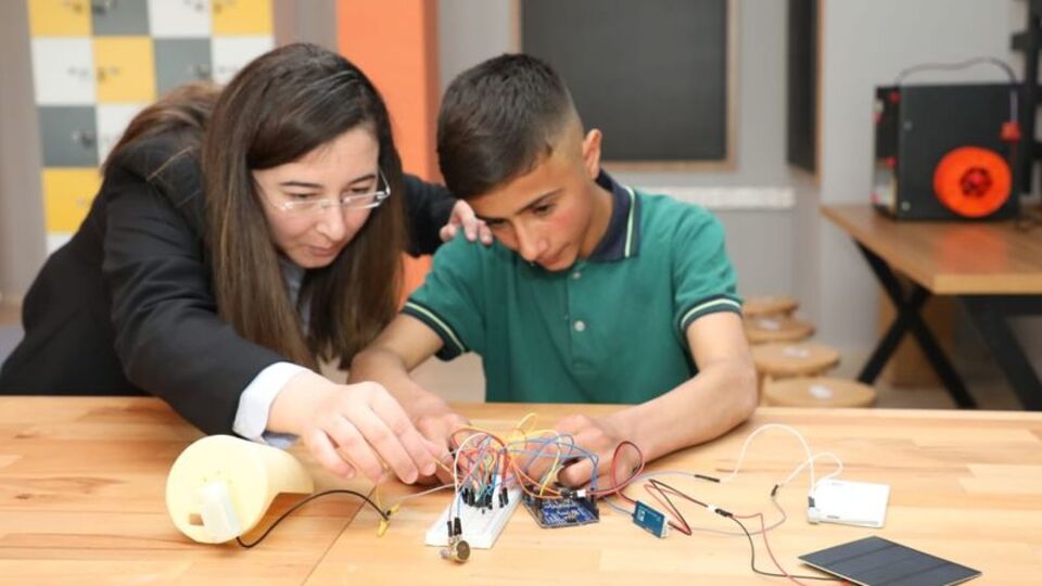 Ağrılı öğrencinin 'terleyen robot' projesi Türkiye finalinde