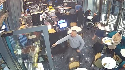 İstanbul'da yaşandı! Kameraya yansıdı! Kafede kurşun yağmuru!