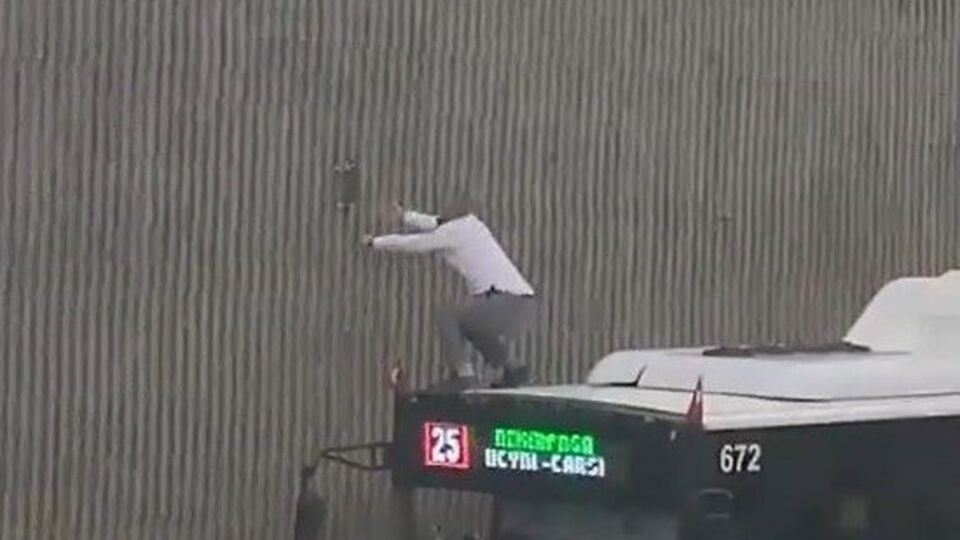 Otobüs şoföründen alkışlanacak hareket!