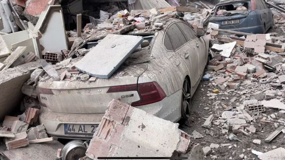 Depremde 200 milyon TL değerindeki araçlar hurdaya döndü