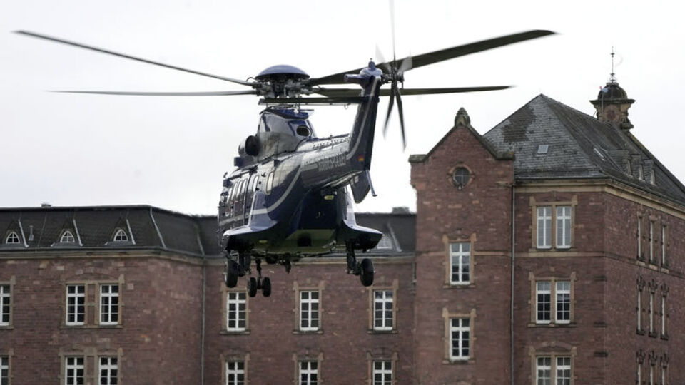 Almanya'da küçük uçak düştü: 2 kişi öldü