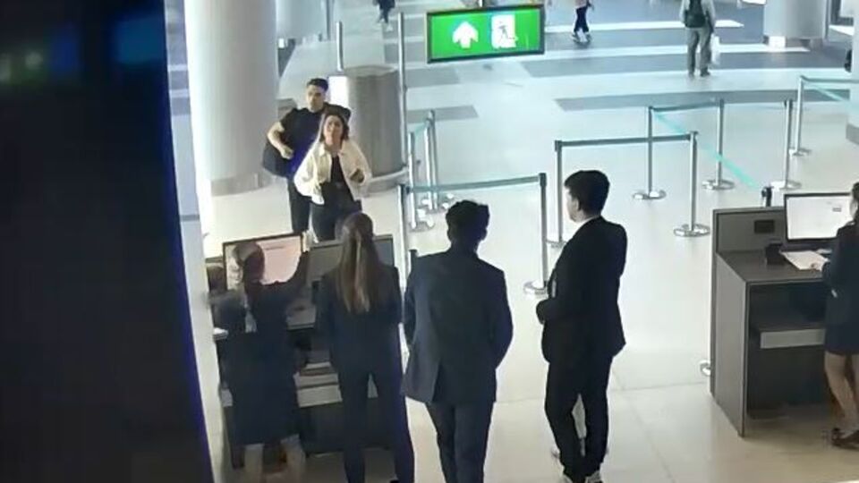 İranlı şarkıcı sahte pasaportla yakalandı!