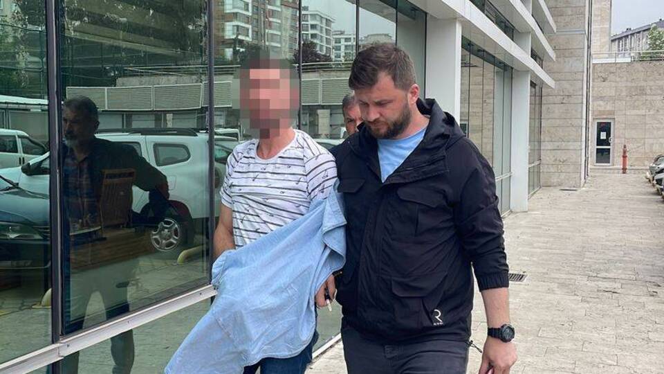 Kasap dehşeti! Müşterisine satırla saldırdı