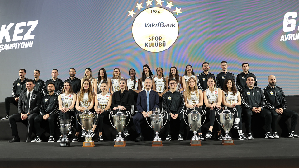 Şampiyonlar basınla buluştu