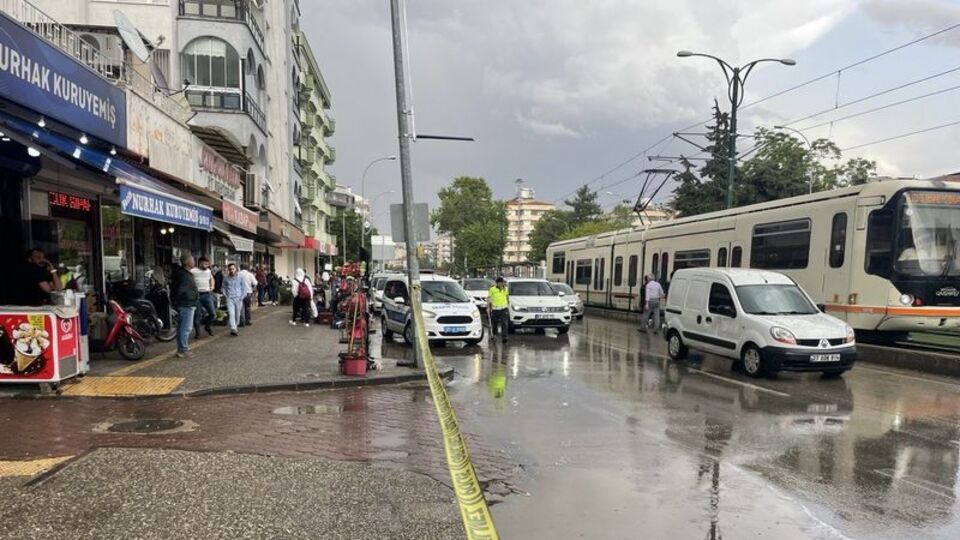 15 yaşındaki çocuğa tramvay çarptı