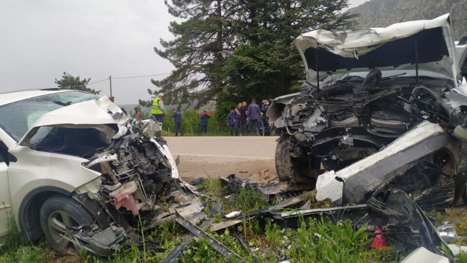 Isparta'da trafik kazası: 1 ölü, 4 yaralı