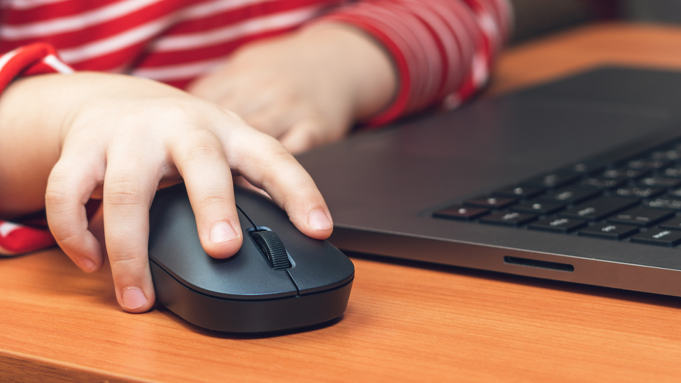 Uzun süre ekrana maruziyet çocuklarda obezite nedeni!