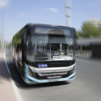 Şoförlük yapmak için otobüsün kameralarını söktü!