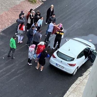 Aracının önünü kestiği kadının yüzüne kezzap attı!