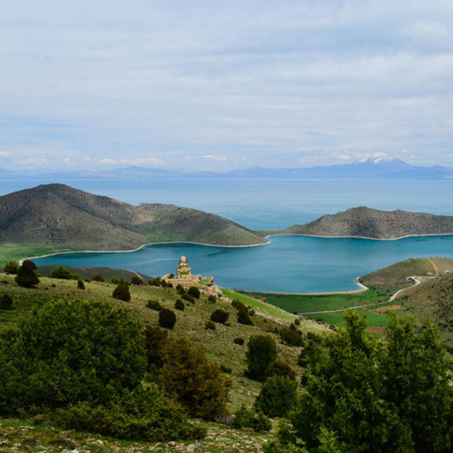 Tarih ve doğa şehri Van ilkbaharda bir başka güzel