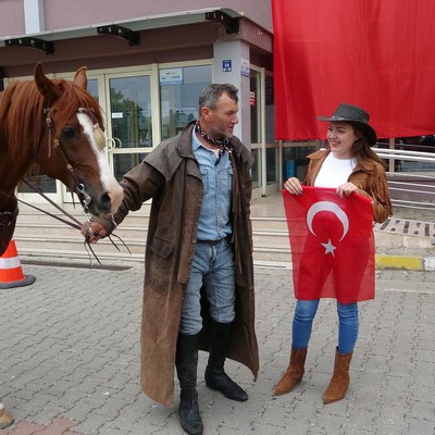 Kızı için at üstünde 5 gün yolculuk yaptı