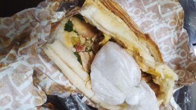 Ekmek arasında uyuşturucu taşıyan 2 kişi tutuklandı