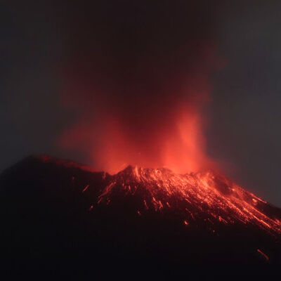 Yanardağ harekete geçti: 2 günde 573 patlama gerçekleşti!