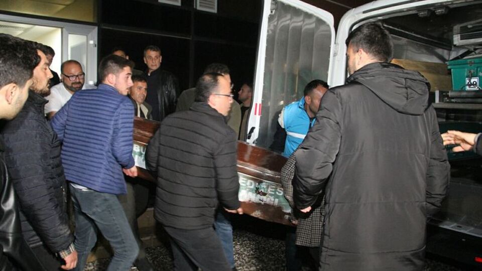 Yüzme eğitimi için girdiği havuzda boğuldu