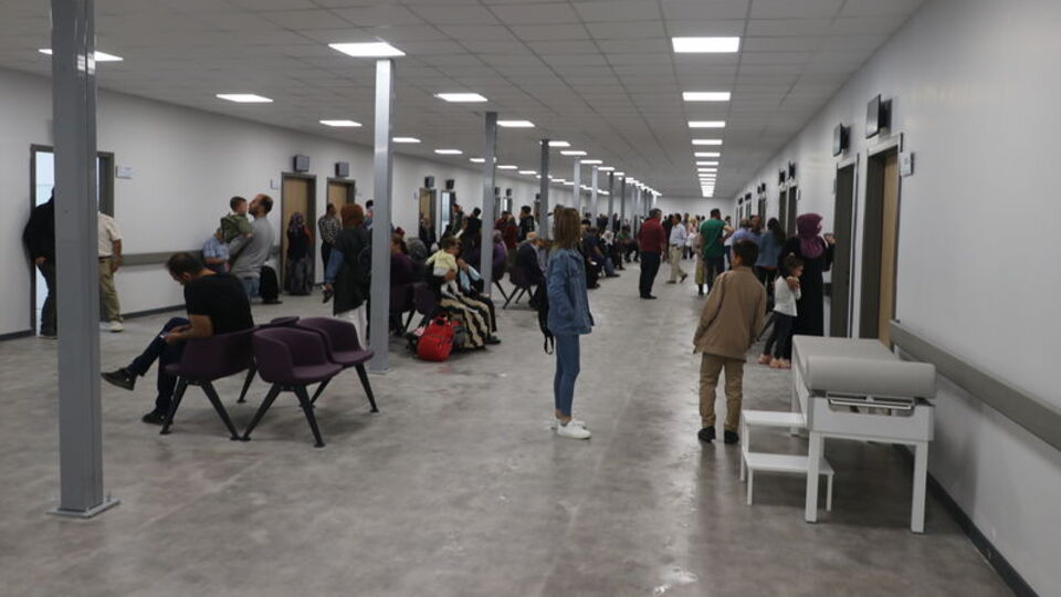 2 ayda tamamlanan Defne Devlet Hastanesinde hasta yoğunluğu