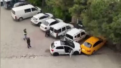 İstanbul'da dehşet! Otopark görevlisini otomobille ezdi!