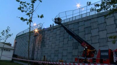 Kontrolden çıkan otomobil 10 metreden alt yola düştü