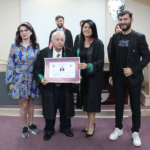 84 yaşında avukat oldu