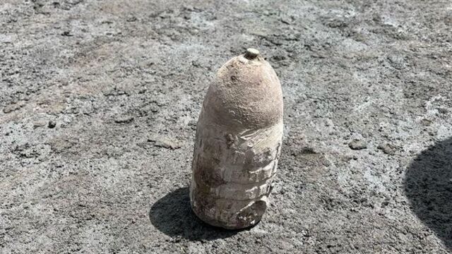 Kars'ta inşaatın temel kazısında bulundu