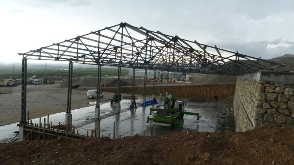 Çatıdan düşen 19 yaşındaki işçi öldü